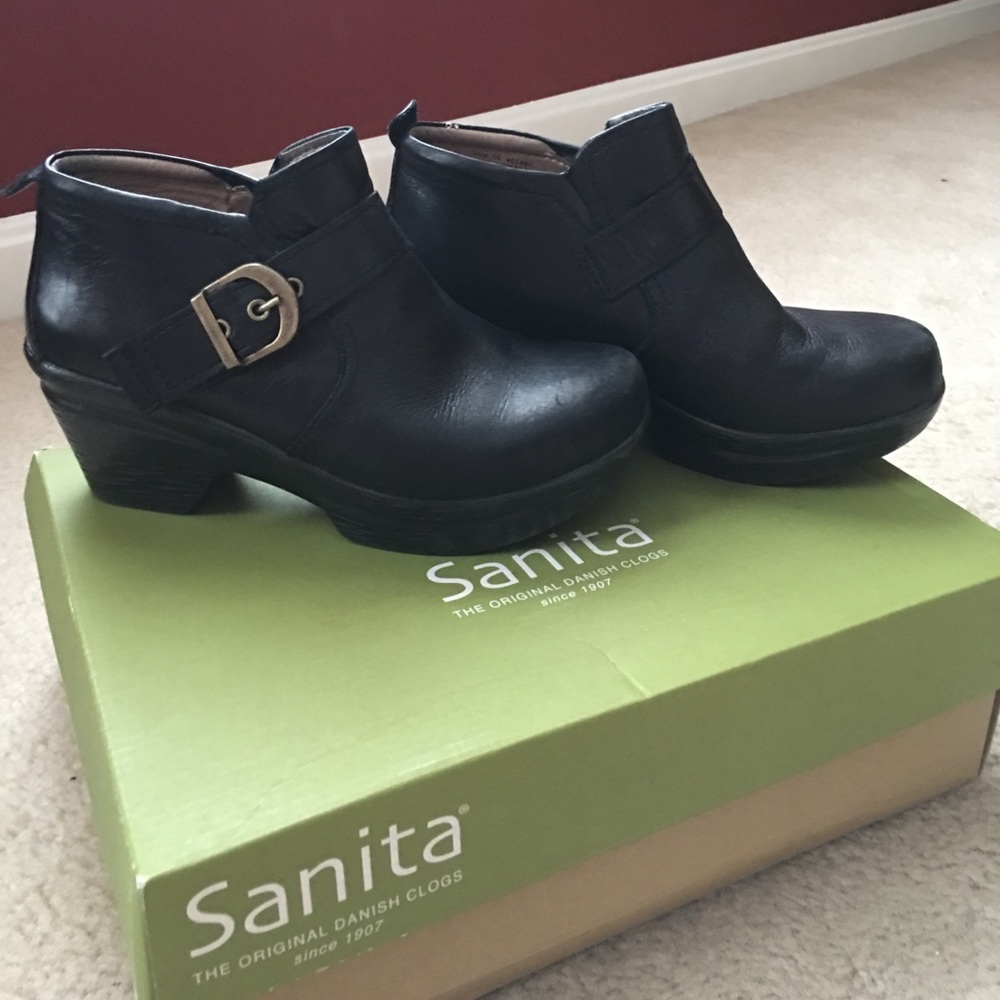 Sanita the original Dansko- WILL COMBINE BOTH $40