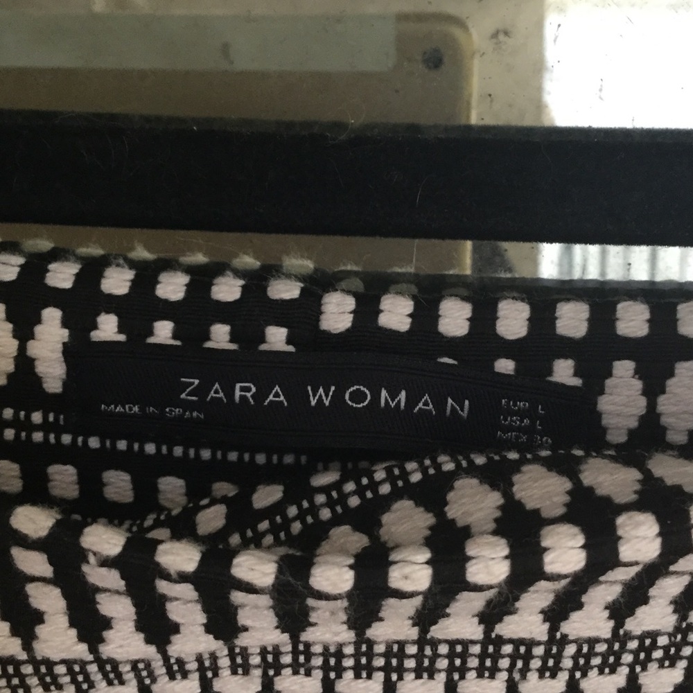Black and white pencil skirt - Picture 2 of 2