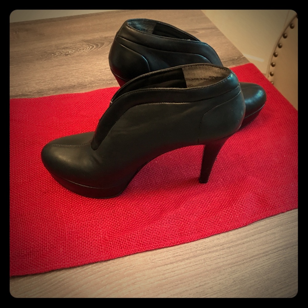 Stop traffic boot shoe