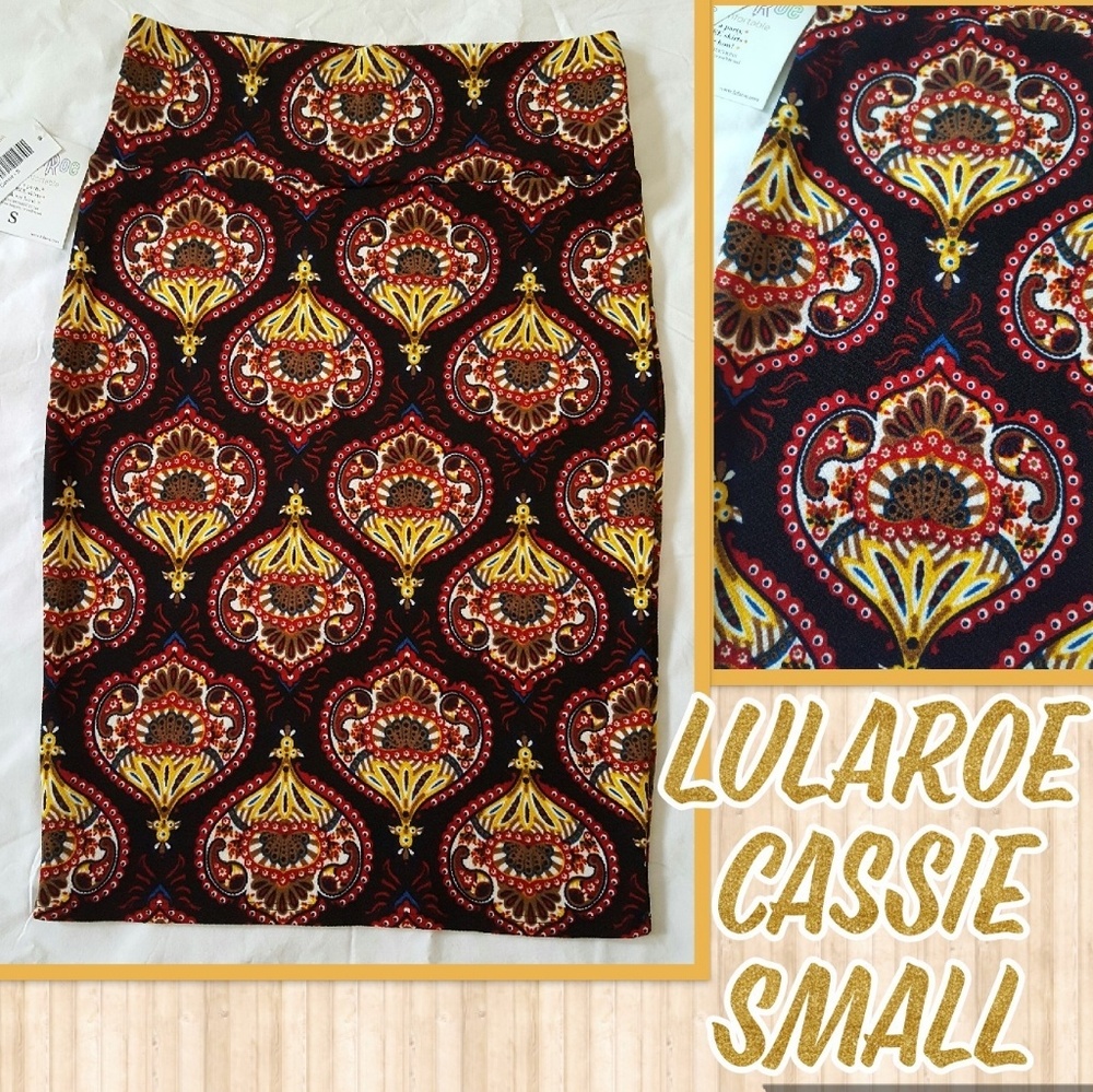 NWT Lularoe Cassie - maroon medallion