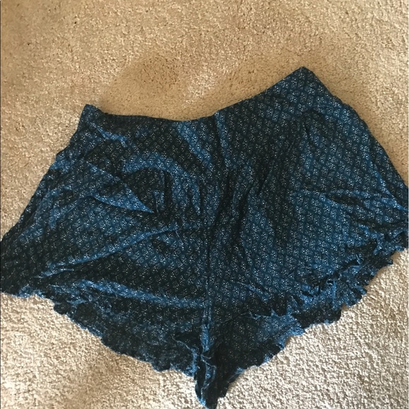 CUTE American Eagle Outfitters Shorts - Picture 1 of 3
