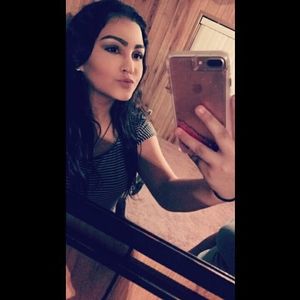 Meet your Posher, Elissa