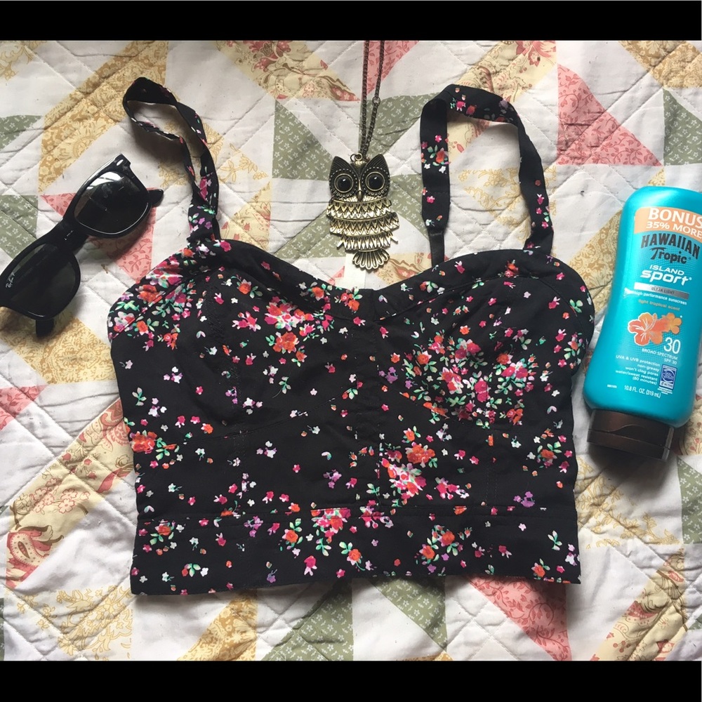 🌸🌺🌹NWOT Crop top🌷🌹 - Picture 1 of 4