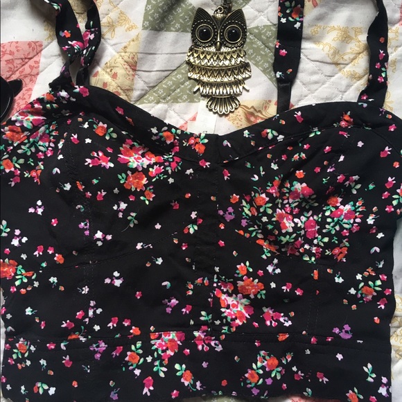 🌸🌺🌹NWOT Crop top🌷🌹 - Picture 2 of 4