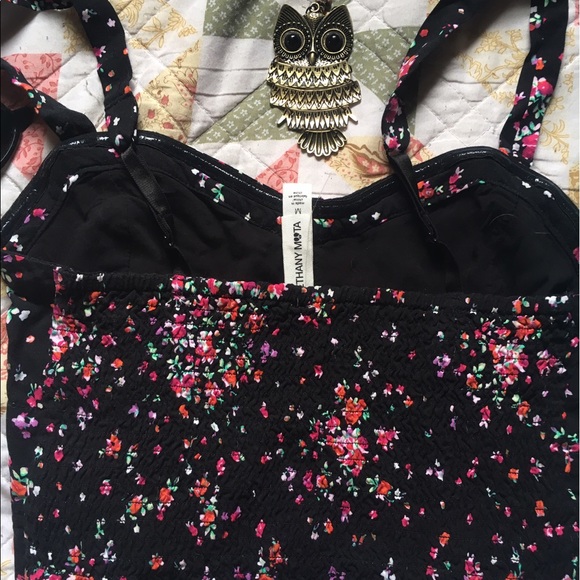 🌸🌺🌹NWOT Crop top🌷🌹 - Picture 3 of 4