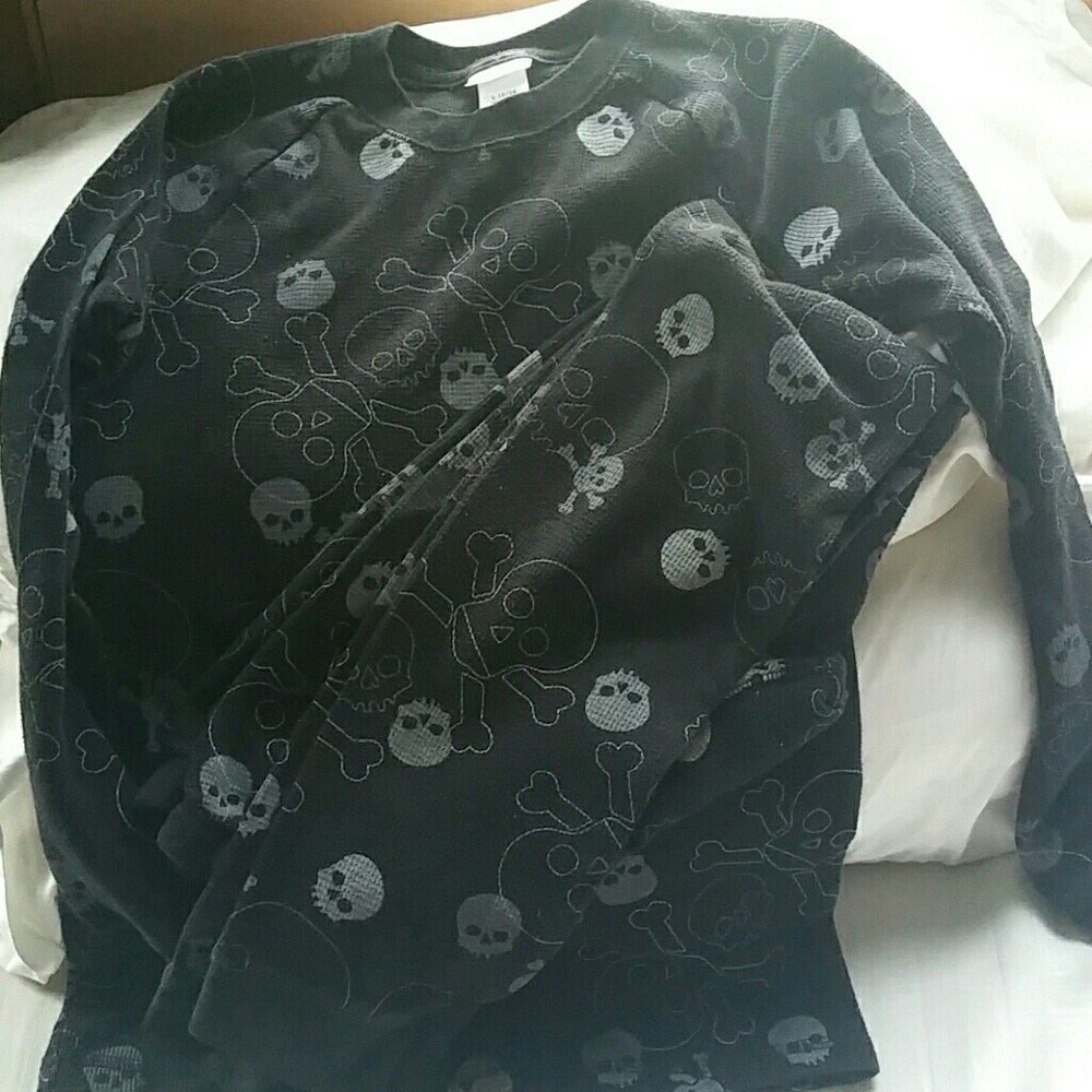 2 pc Boys Thermal set black with skulls