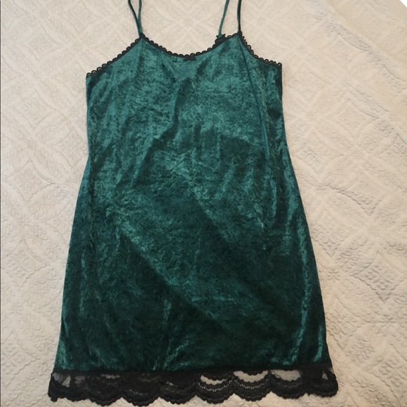 Dresses & Skirts - Gorgeous vintage green velvet nightgown/slipdress