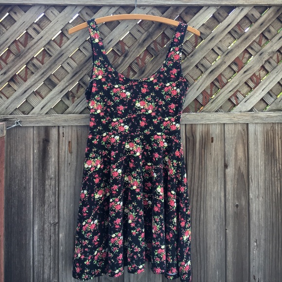 Black floral dress - Picture 4 of 6