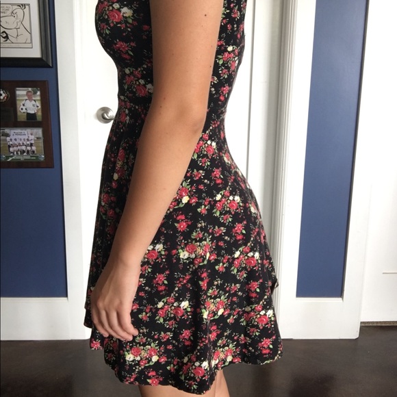 Black floral dress - Picture 2 of 6