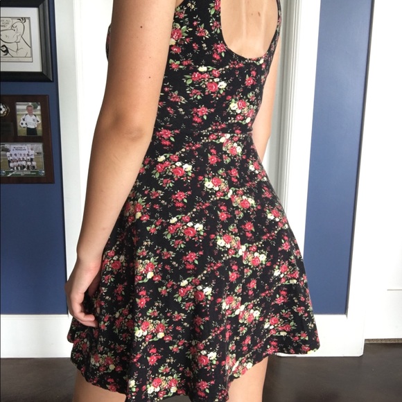 Black floral dress - Picture 3 of 6