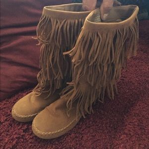 Moccasin boots