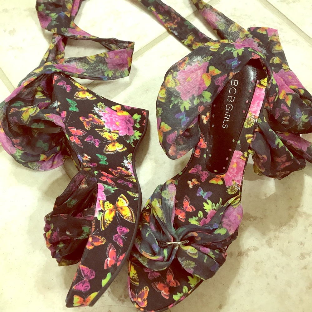 BCBG wedges