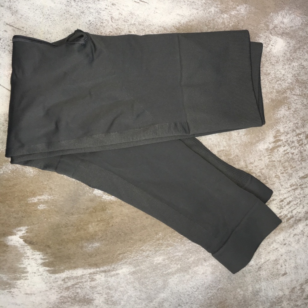 Lululemon army green crops