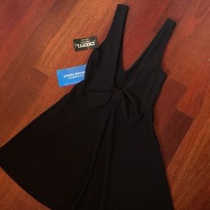 REDUCED•CLASSIC BLACK DRESS w/ A CUTE TWIST