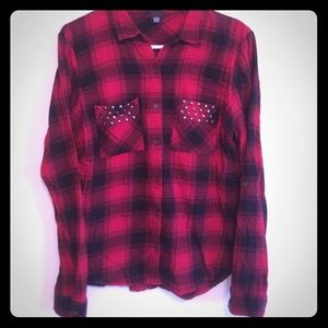 Flannel with studs on pockets