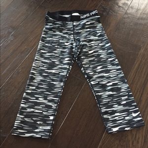 Nike Pro capris