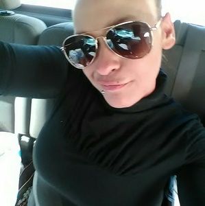 Meet your Posher, Caitlin