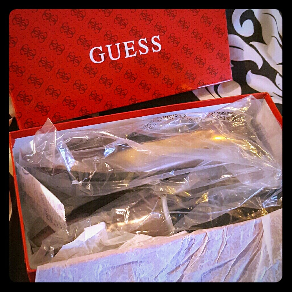 Guess Metallic Pointed Toe Flats