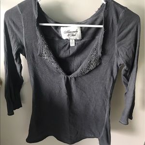 Grey quarter sleeve Abercrombie shirt