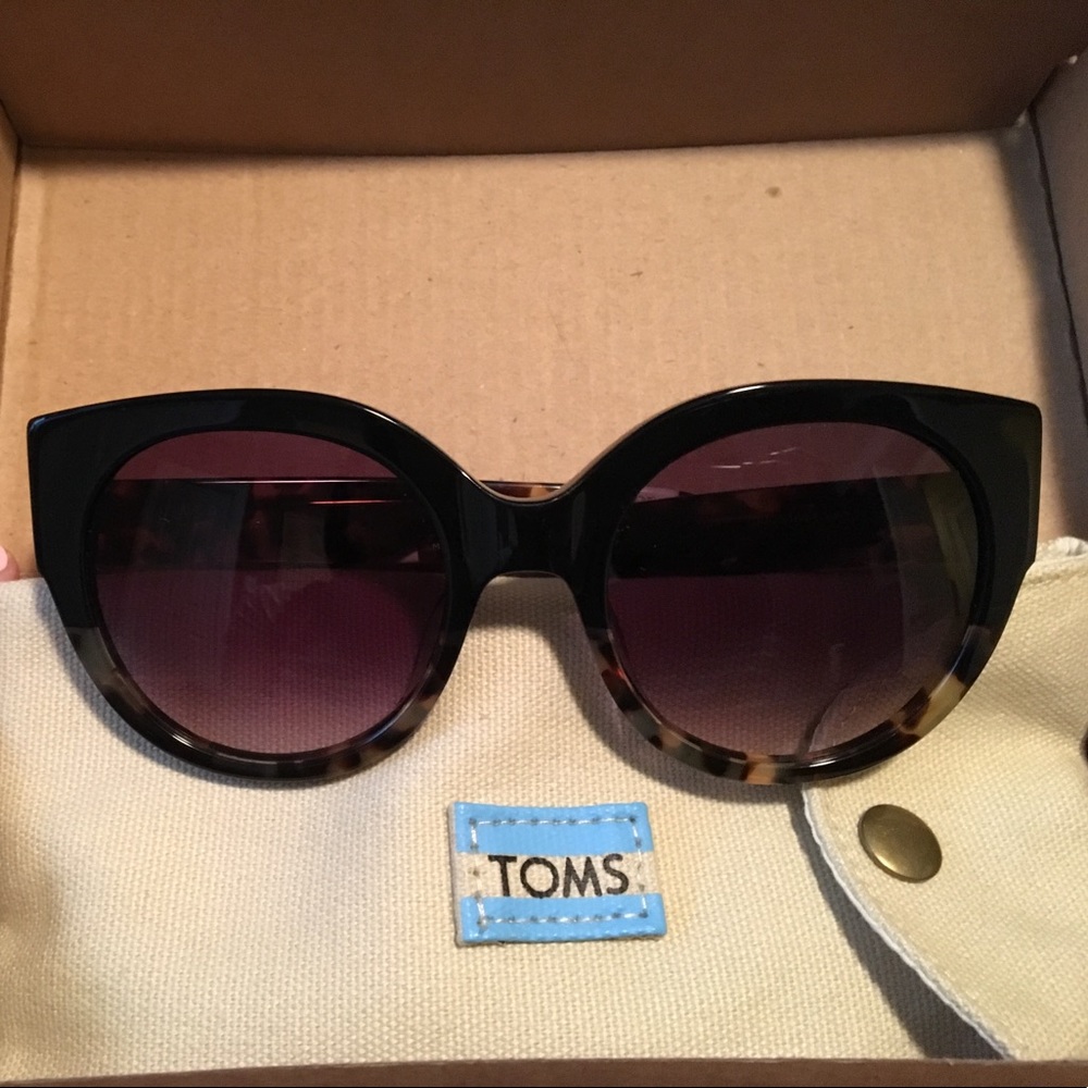 BRAND NEW - TOMS Luisa sunglasses in box