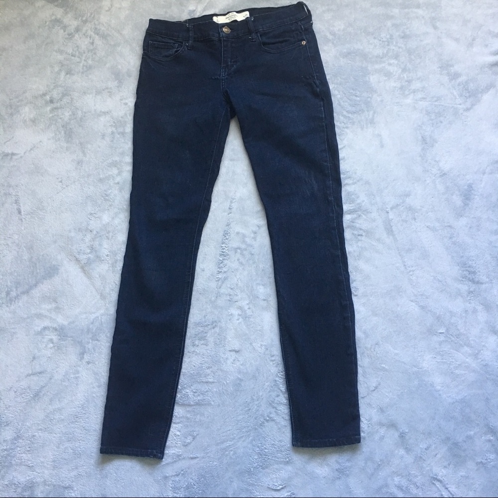 EUC Abercrombie and Fitch Dark Wash Skinny Jeans