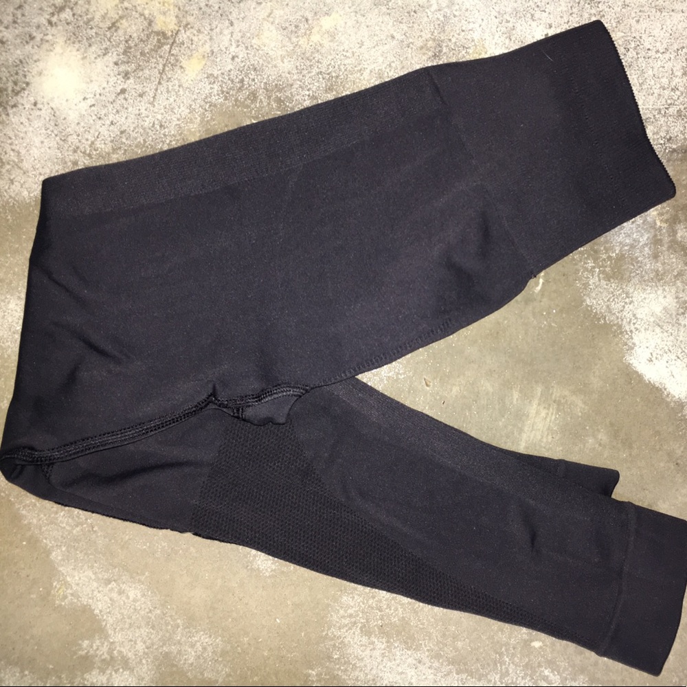 Black lulu lemon crops