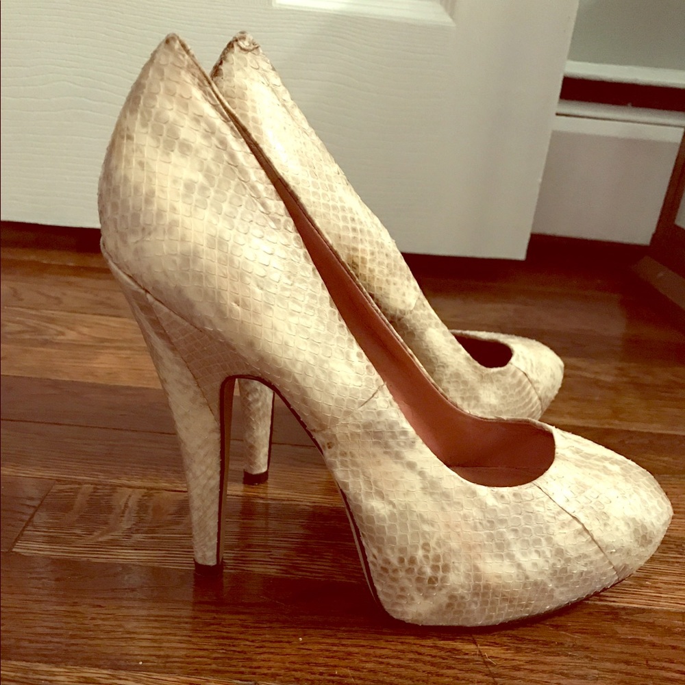 Never Worn: Vince Camuto Heels!