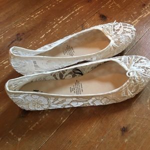 White lace flats. 👰
