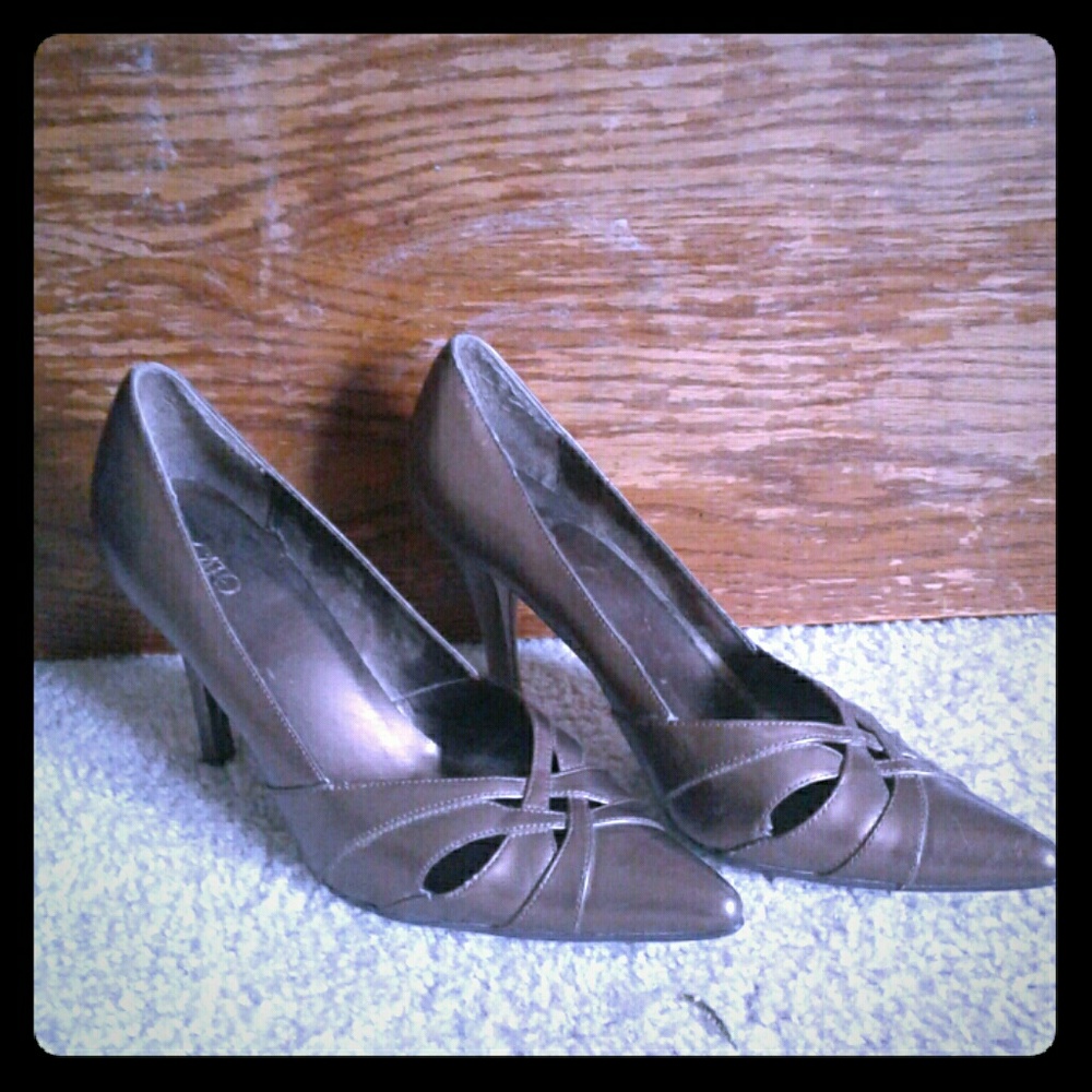 Heel pumps