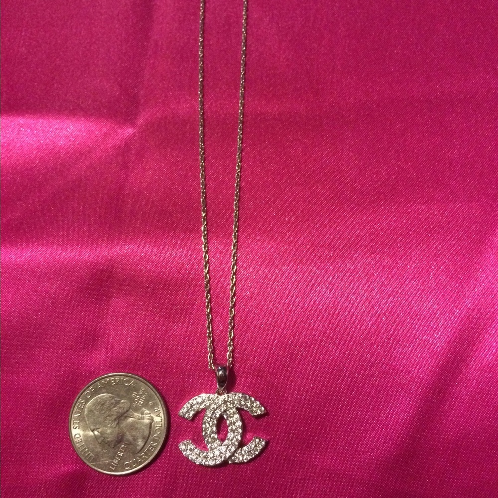 Gorgeous dazzling super blingy necklace with charm