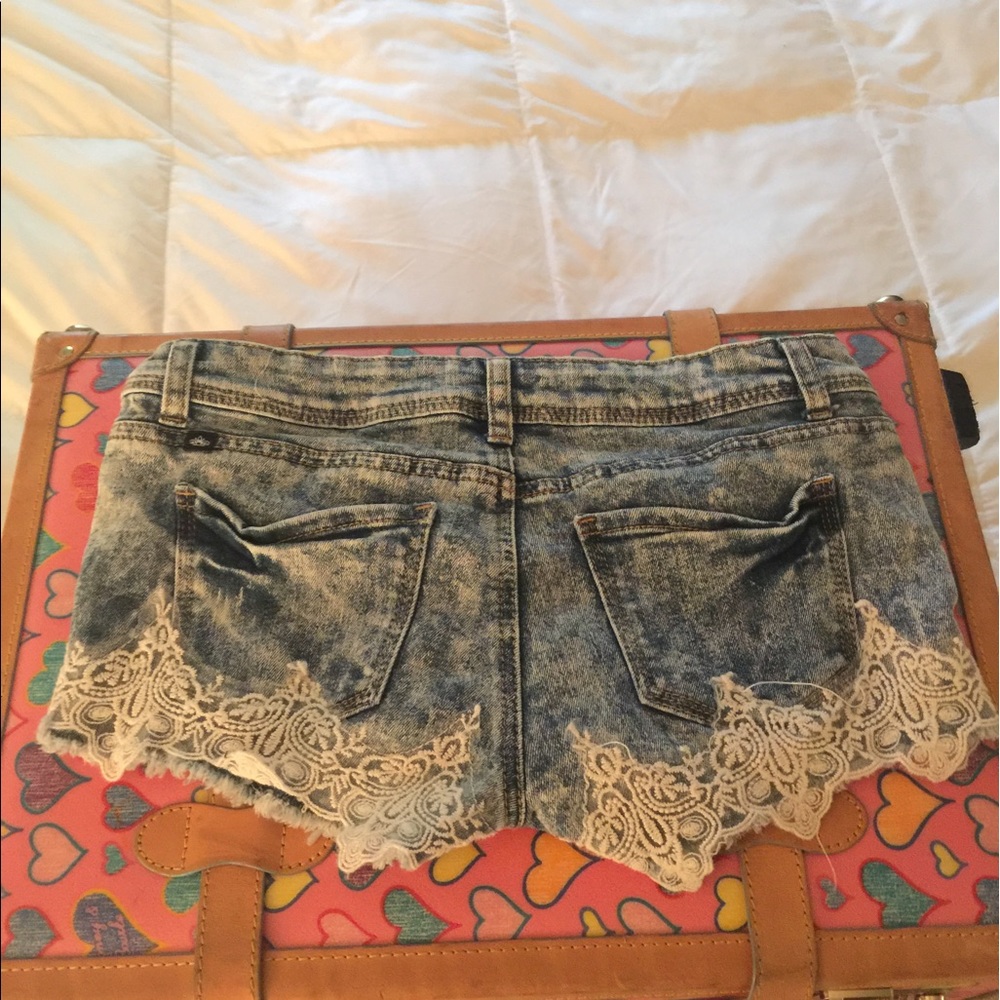 Shorts - Picture 3 of 4