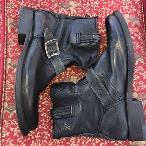 Frye Vicky Artisan Back Zip Black Leather Boot