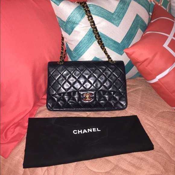 CHANEL Handbags - SOLD ON M 💋💋💋Chanel bag navy