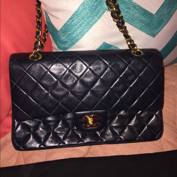 SOLD ON M 💋💋💋Chanel bag navy - Picture 2 of 8