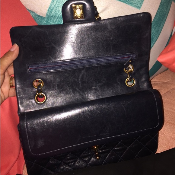 SOLD ON M 💋💋💋Chanel bag navy - Picture 3 of 8