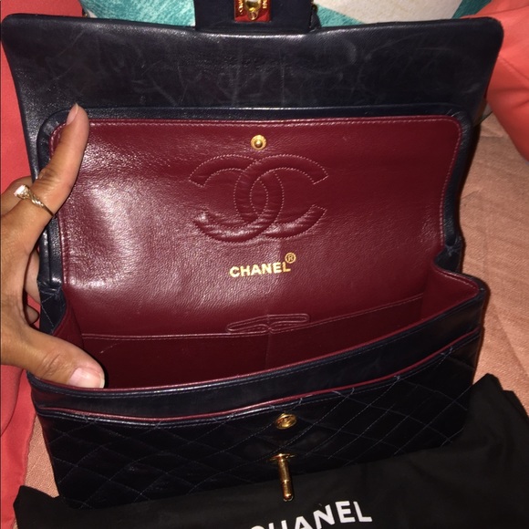 SOLD ON M 💋💋💋Chanel bag navy - Picture 4 of 8