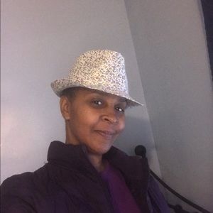 Meet your Posher, Deneen