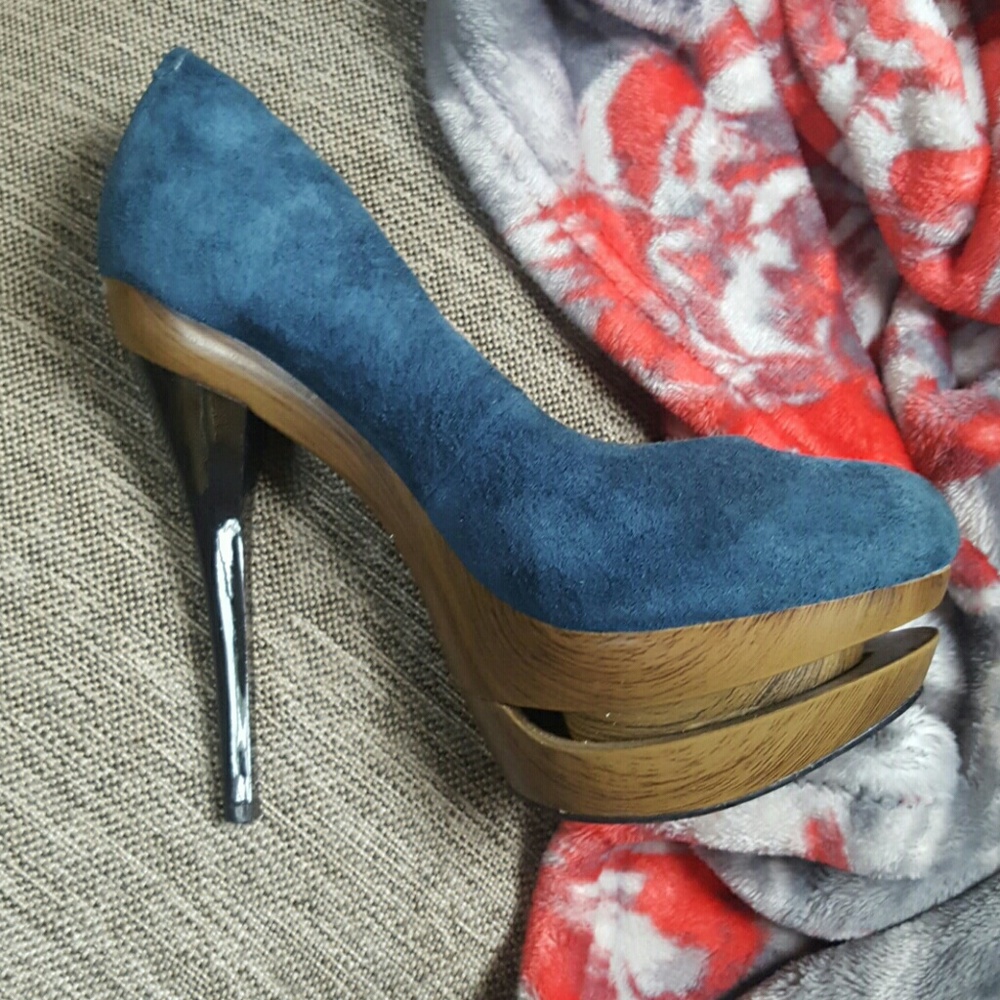Jessica Simpson heels - Picture 3 of 4