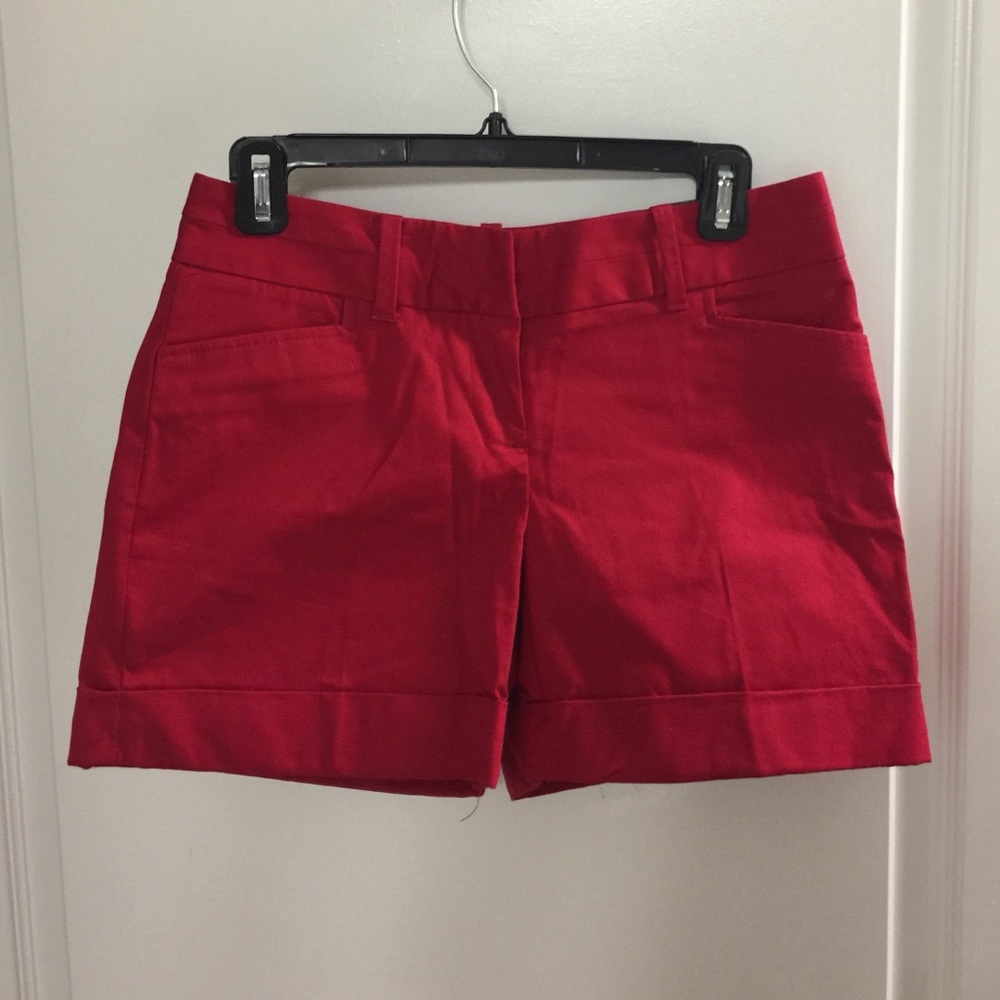 THe limited short size 0 NWT