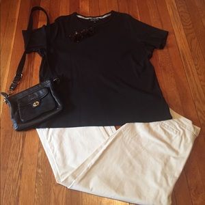 ☀️New Listing☀️Jones NY Signature Black Cotton Tee