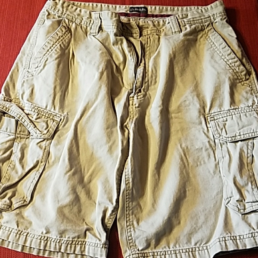 Men's khaki cargo shorts