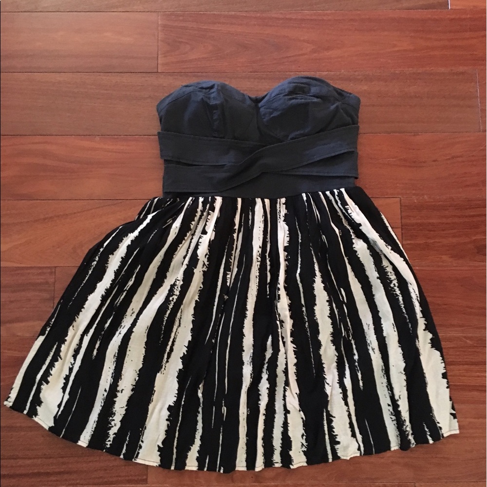 Dress Bundle! Black strapless & cute white summer