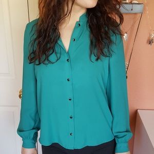 Blouse Turquoise in color.