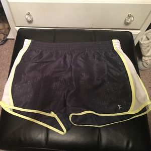 Danskin Shorts - Size large Danskin athletic short. Danskin Shorts - Size large Danskin athletic short.