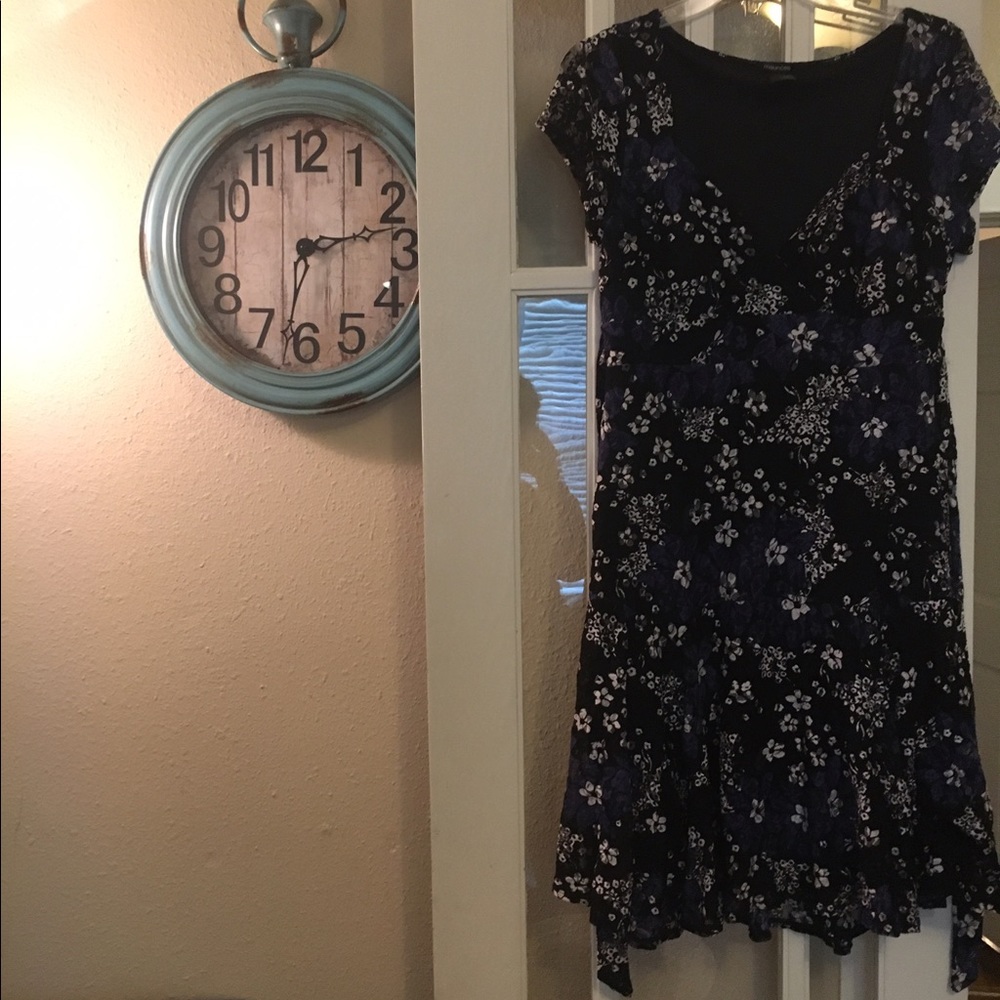 🌸Price Drop! Moving Sale🌸Floral Lacy Dress