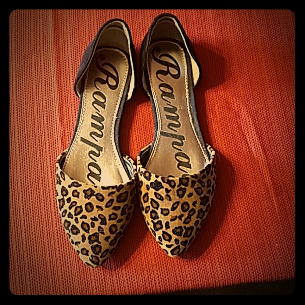 Woman's leopard print flats