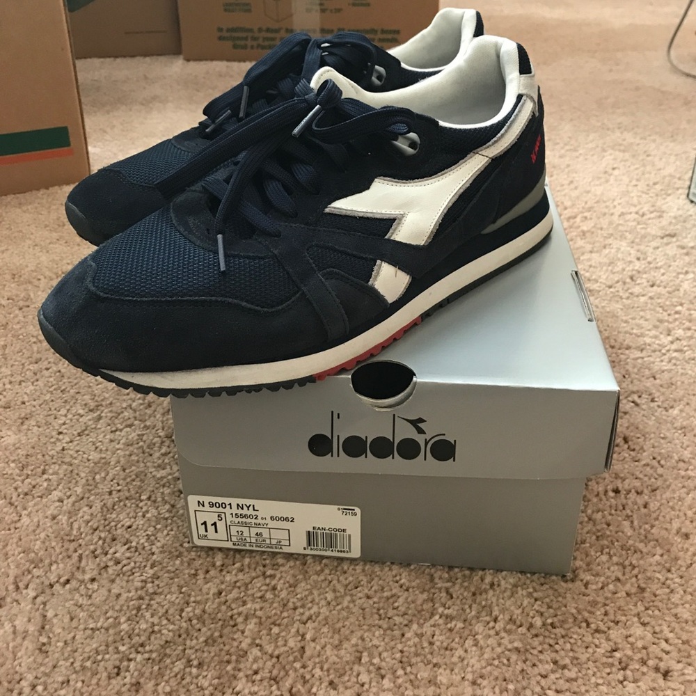 Navy and white Diadora's w/original 📦Price Drop‼️
