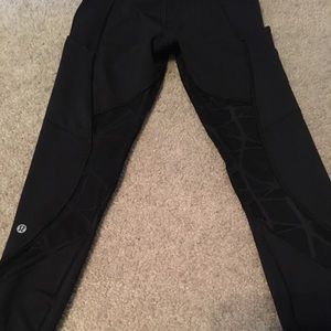 Lululemon black crop
