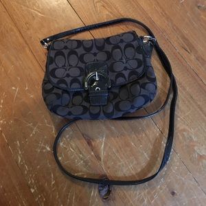 Signature Coach cross body bag. Authentic. 👝🕶