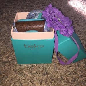 Paradise blue tieks size 8